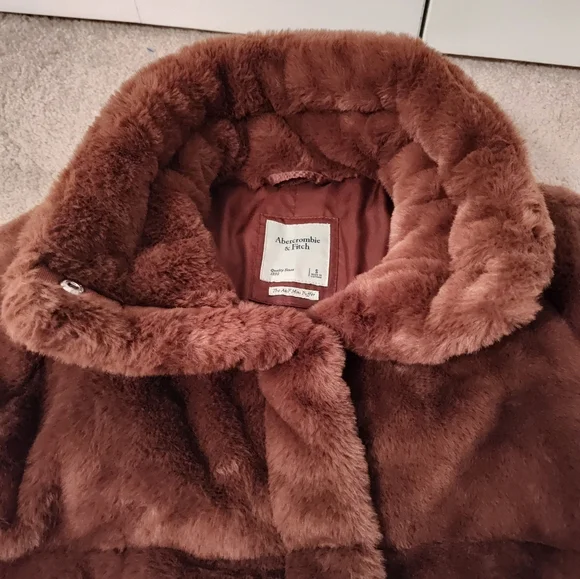 🤎EUC Abercrombie & Fitch Mini Puffer Cropped Faux Fur Coat, Brown, Small - Picture 12 of 16